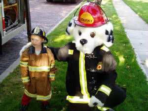 sparky_and_a_future_firefighter.jpg